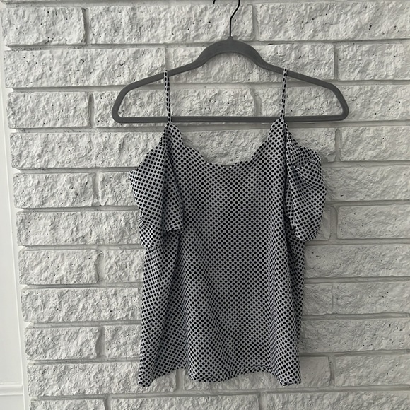 Monteau scalloped off the shoulder top - Picture 6 of 6